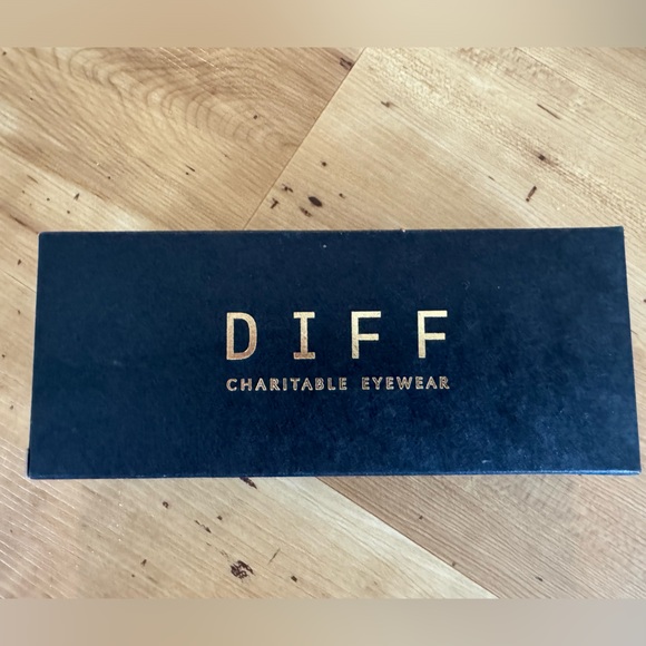 BRAND NEW BECKY IV DIFF SUNGLASSES - Picture 3 of 7